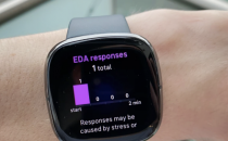 FitbitSense是第一个配备皮肤电活动传感器的手表