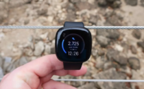 Fitbit可以为Versa4和Sense2智能手表带回一个物理按钮