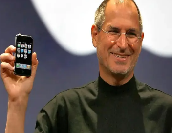 史蒂夫乔布斯于2007年推出的iPhone7售价为1.5亿卢比